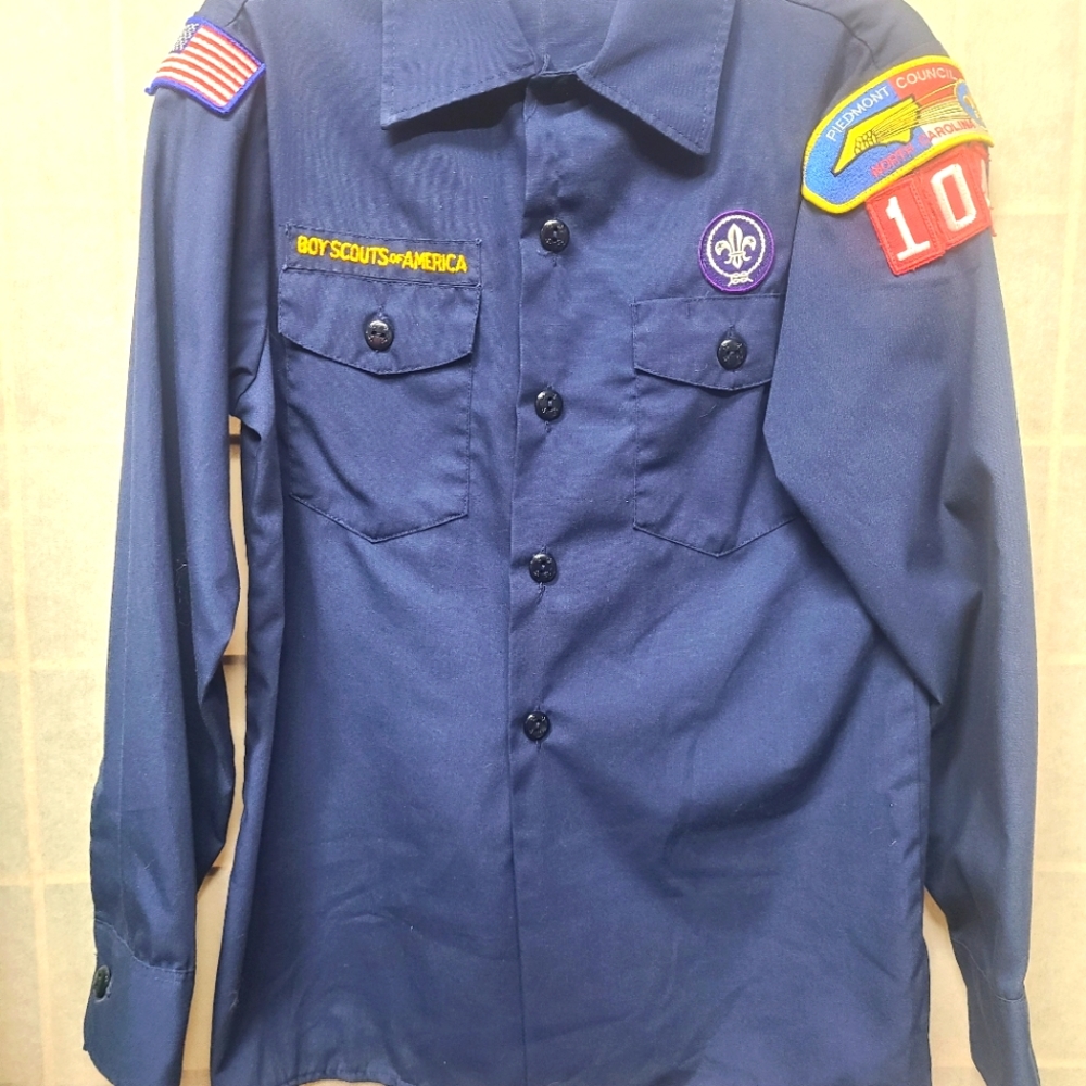 Boy Scout BSA UNIFORM SHIRT Youth  Medium Long Sleeve. Blue in color.